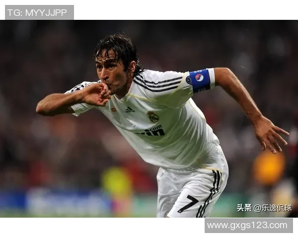 1950年代足球风云人物:十大传奇球星成就与影响的深度剖析 1950年代足球风云人物:十大传奇球星成就与影响的深度剖析