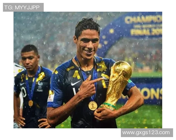 2024年足球明星转会盘点：顶级球员动向与市场热度分析