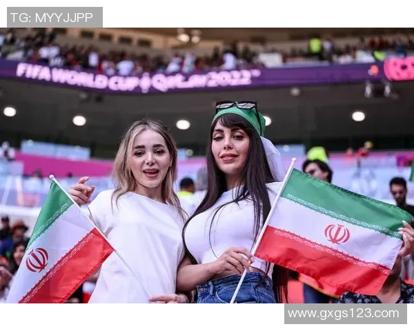 世界杯球星女友惊艳亮相足球场引热议 球迷纷纷点赞纷纷猜测背后故事