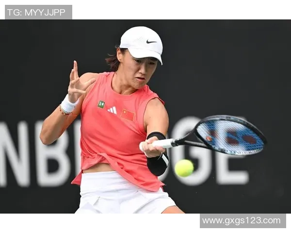 中国左撇子足球球星的崛起与挑战 探寻独特风格背后的力量与魅力 中国左撇子足球球星的崛起与挑战 探寻独特风格背后的力量与魅力