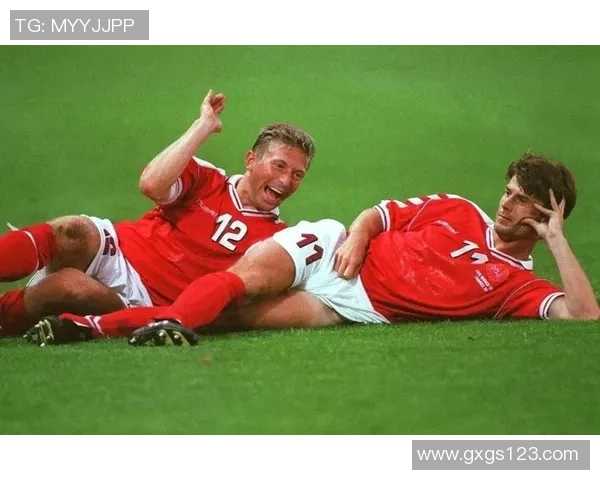 丹麦足球传奇退役球星回顾其辉煌职业生涯与未来展望