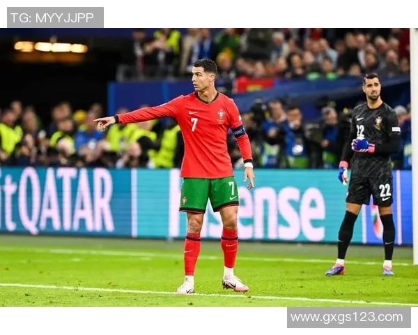 天下足球聚焦全球球星盘点 超越时代的传奇与新星齐聚一堂