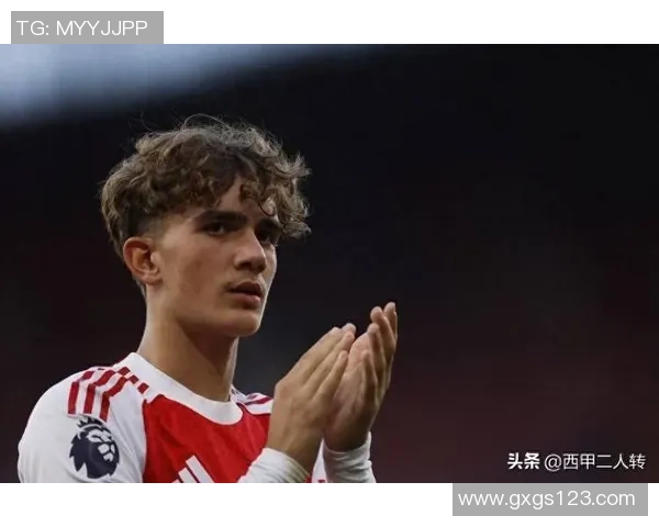 猜猜看，哪位足球巨星曾是少年天才，后来成为全球足坛的传奇人物？