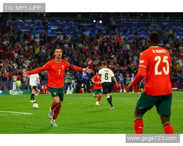 耐克球星足球热潮引领运动风尚点燃年轻人激情梦想