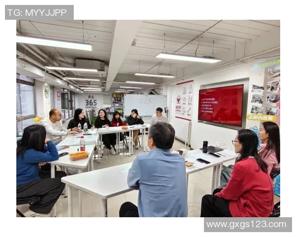 聚焦足球大红球星成长之路与辉煌时刻全面解读