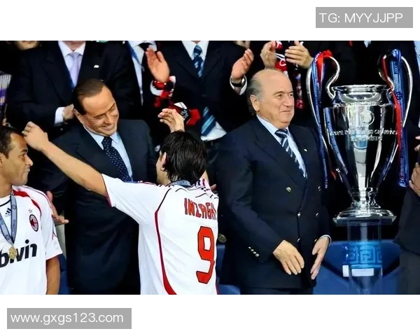 足球传奇：探索球星画布背后的精彩瞬间与永恒荣耀