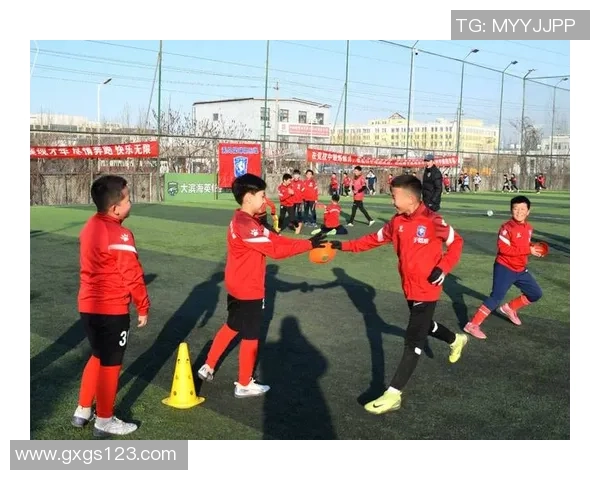 足球少年队球星成长之路与未来潜力探析 足球少年队球星成长之路与未来潜力探析